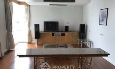For rent 3 bedrooms condo in Pathum Wan, Bangkok