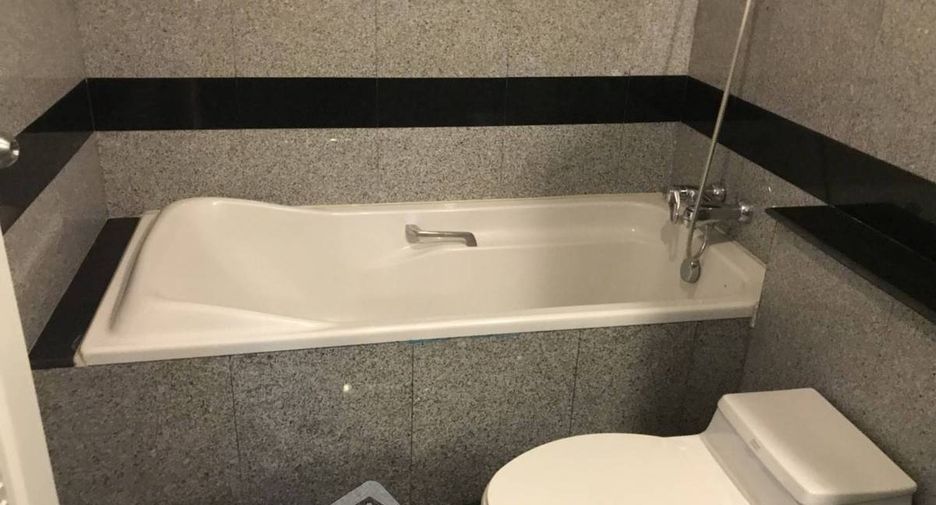 For rent 3 bedrooms condo in Pathum Wan, Bangkok