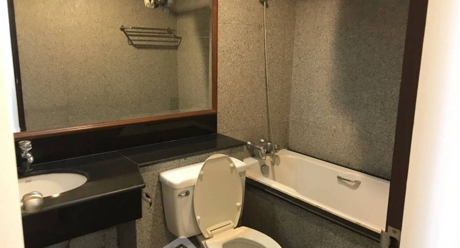 For rent 3 bedrooms condo in Pathum Wan, Bangkok