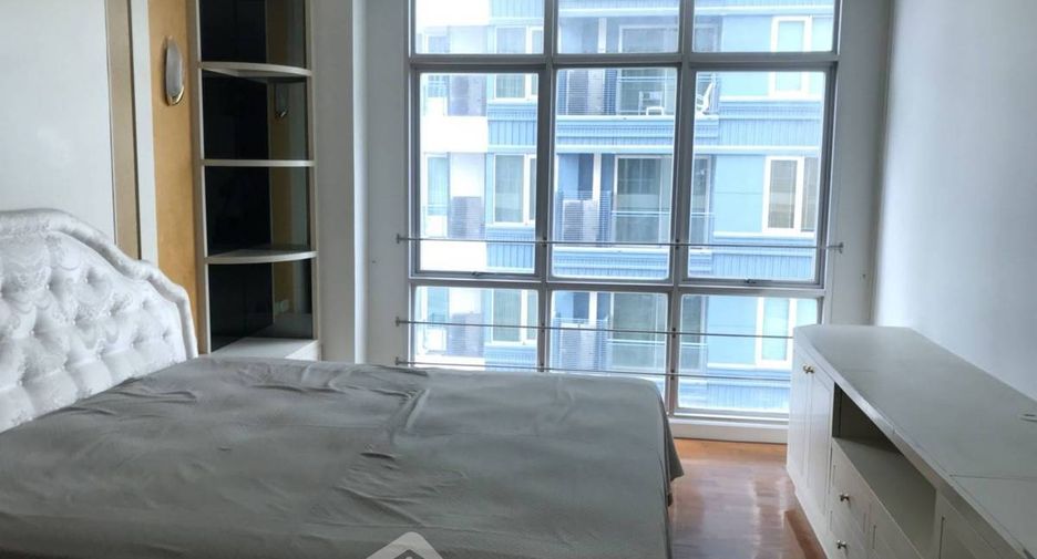 For rent 3 bedrooms condo in Pathum Wan, Bangkok