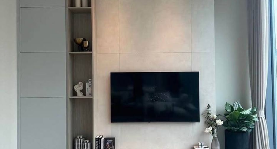 For rent 2 bedrooms condo in Pathum Wan, Bangkok