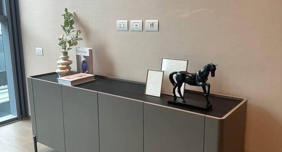 For rent 2 bedrooms condo in Pathum Wan, Bangkok