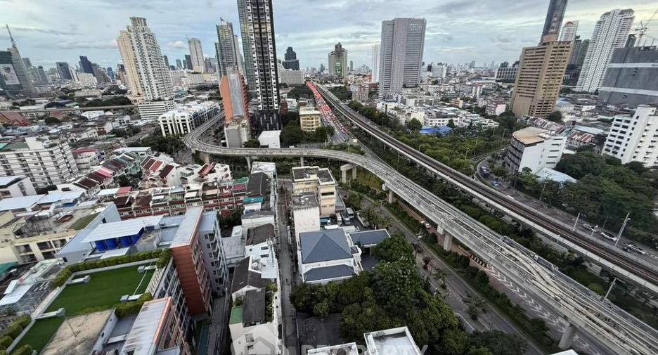 For rent 2 bedrooms condo in Khlong San, Bangkok