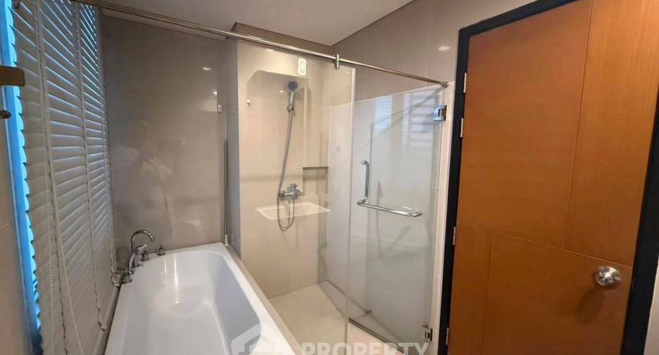 For rent 2 bedrooms condo in Khlong San, Bangkok