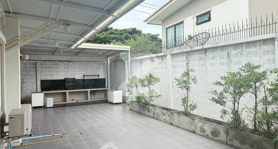 Продажа 4 спальни дом в Mueang Chon Buri, Чонбури