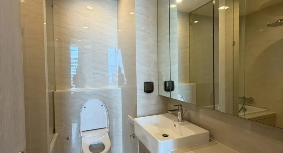For rent 2 bedrooms condo in Watthana, Bangkok