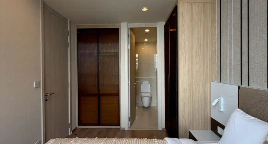 For rent 2 bedrooms condo in Watthana, Bangkok