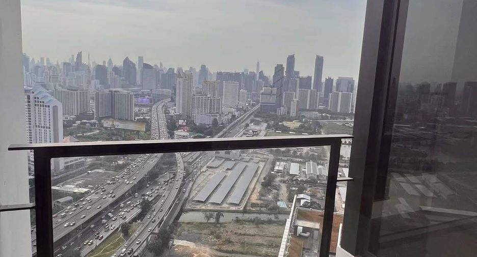 For sale 1 bed condo in Huai Khwang, Bangkok