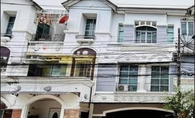 For sale 2 bedrooms townhouse in Lat Phrao, Bangkok