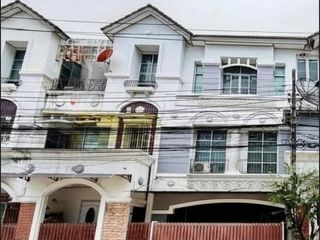 For sale 2 bedrooms townhouse in Lat Phrao, Bangkok