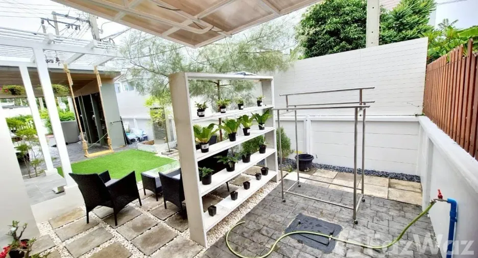 For sale and for rent 3 bedrooms townhouse in Bang Phli, Samut Prakan
