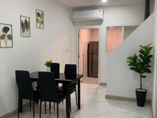 À louer 3 chambres maison à Mueang Phuket, Phuket