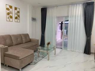 À louer 3 chambres maison à Mueang Phuket, Phuket