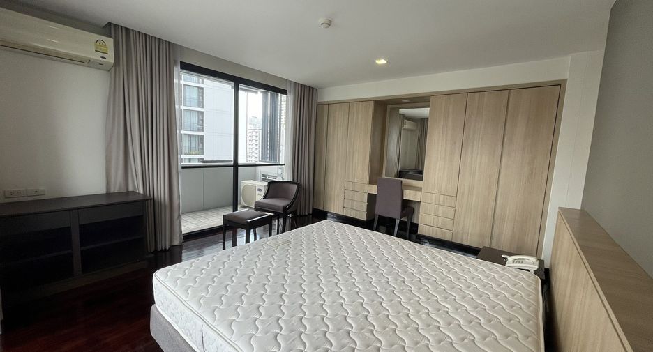 For rent 2 bedrooms apartment in Watthana, Bangkok