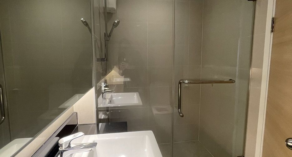 For rent 2 bedrooms apartment in Watthana, Bangkok