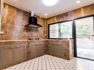 For sale 6 bedrooms house in Lat Phrao, Bangkok