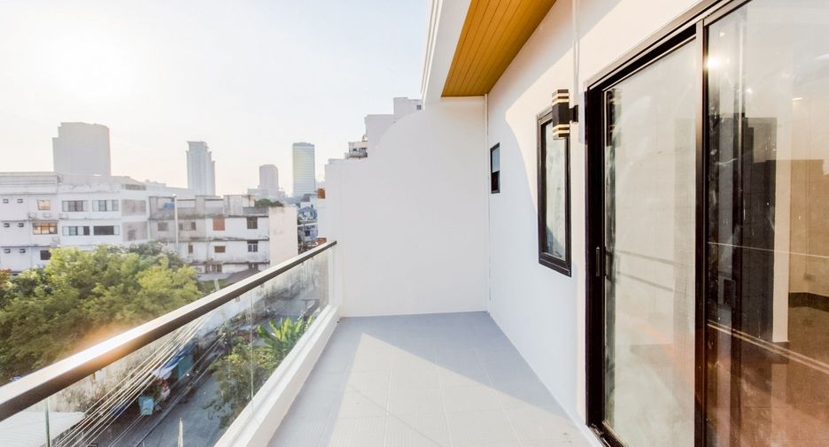 For sale 6 bedrooms house in Lat Phrao, Bangkok