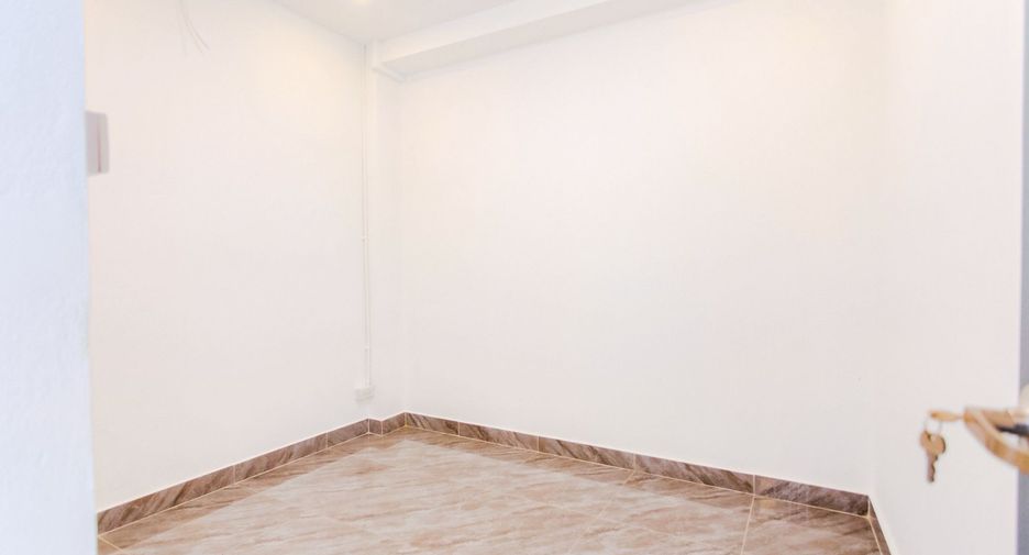 For sale 6 bedrooms house in Lat Phrao, Bangkok