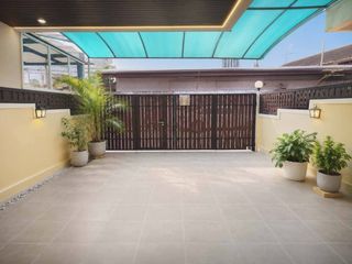 出租 3 卧室 联排别墅 在 Khlong Toei, 曼谷