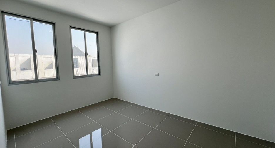 For sale 3 bedrooms townhouse in Mueang Samut Prakan, Samut Prakan