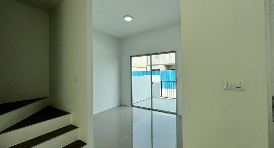 For sale 3 bedrooms townhouse in Mueang Samut Prakan, Samut Prakan
