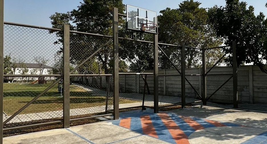 For sale 3 bedrooms townhouse in Mueang Samut Prakan, Samut Prakan