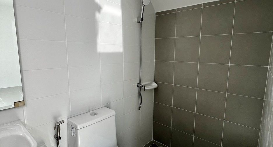 For sale 3 bedrooms townhouse in Mueang Samut Prakan, Samut Prakan