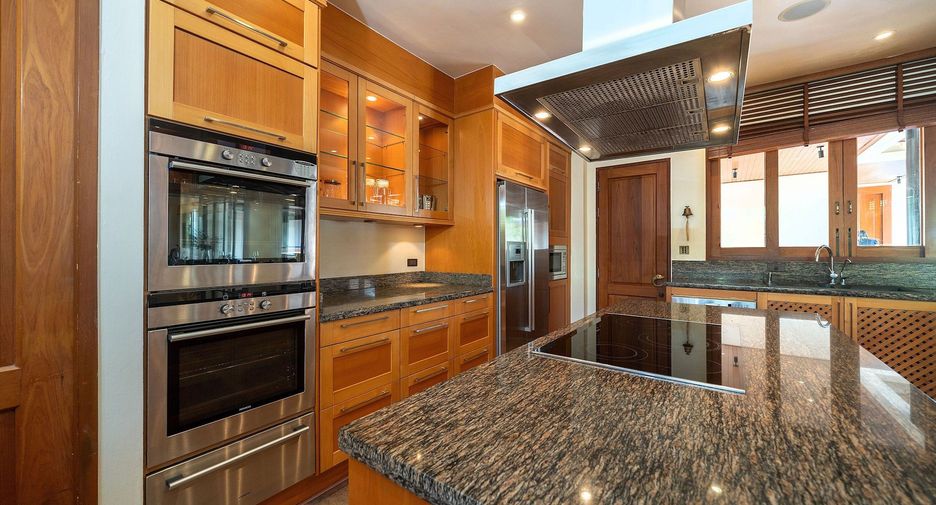 For sale and for rent 5 bedrooms villa in Mueang Phuket, Phuket