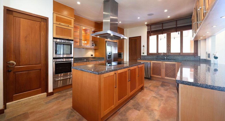 For sale and for rent 5 bedrooms villa in Mueang Phuket, Phuket