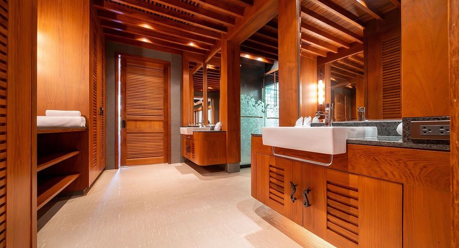 For sale and for rent 5 bedrooms villa in Mueang Phuket, Phuket