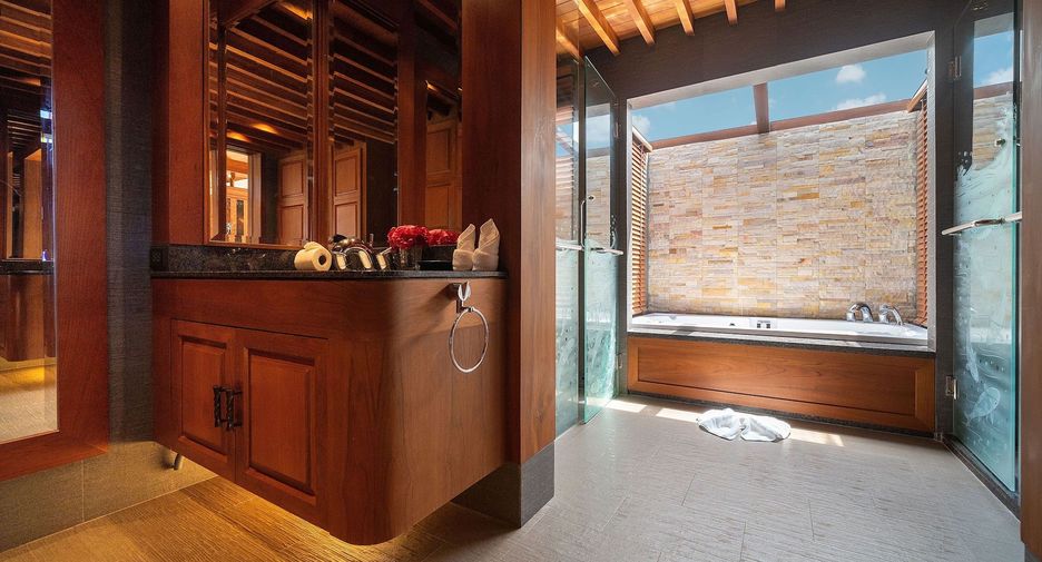 For sale and for rent 5 bedrooms villa in Mueang Phuket, Phuket