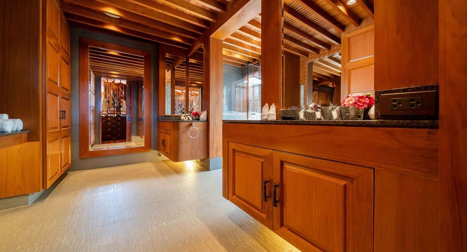 For sale and for rent 5 bedrooms villa in Mueang Phuket, Phuket