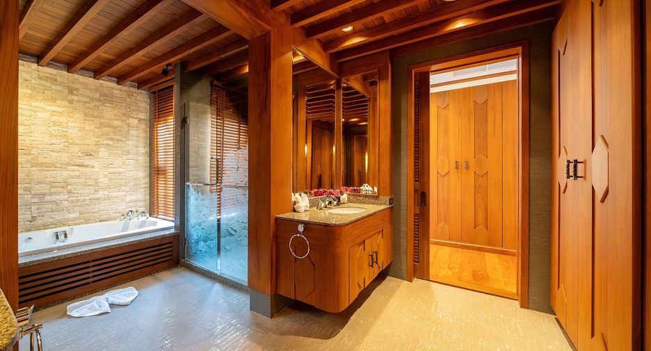 For sale and for rent 5 bedrooms villa in Mueang Phuket, Phuket