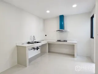 For sale 3 bedrooms house in Lat Phrao, Bangkok