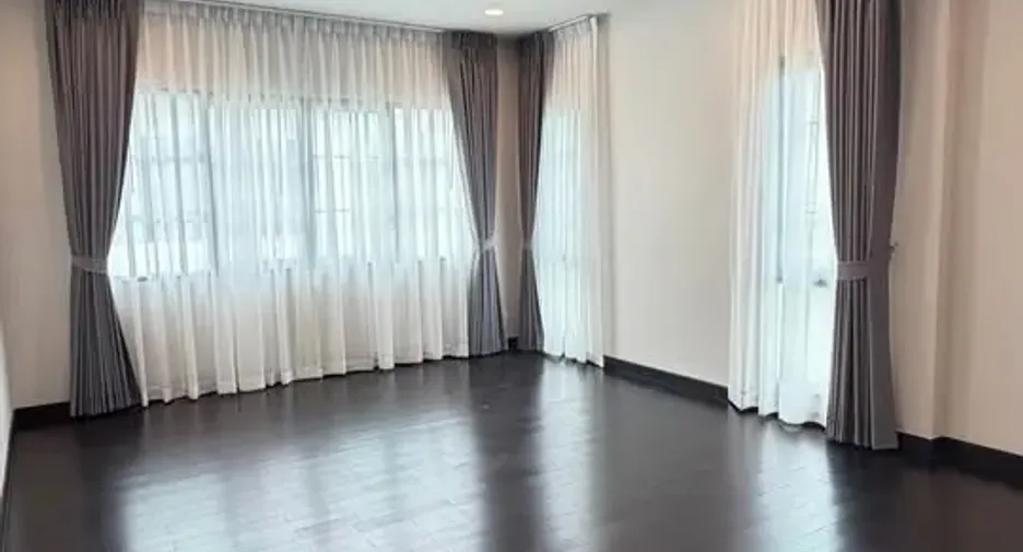 Аренда 5 спальни дом в Bang Phli, Самутпракан