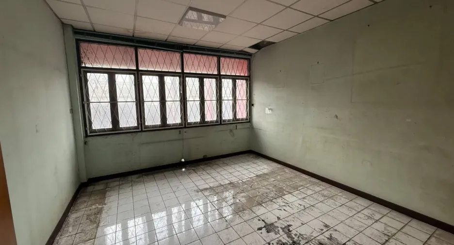 For rent retail Space in Khlong Toei, Bangkok