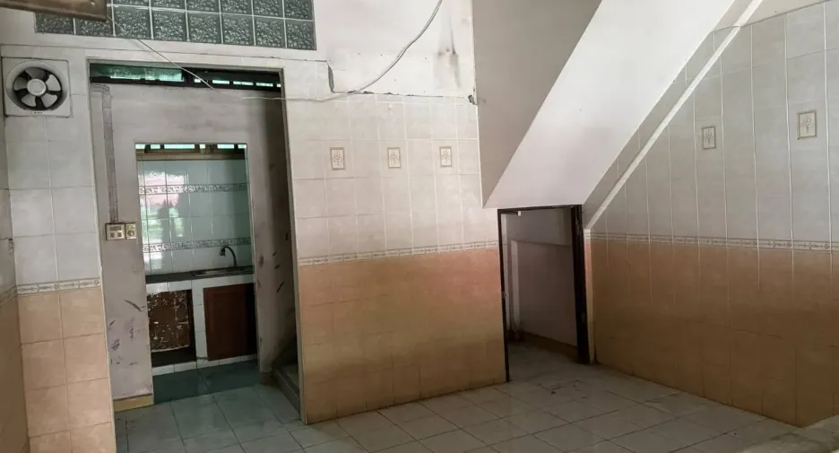 For rent retail Space in Khlong Toei, Bangkok