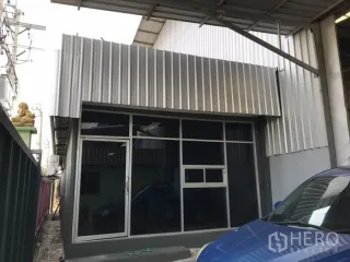For rent warehouse in Mueang Samut Prakan, Samut Prakan