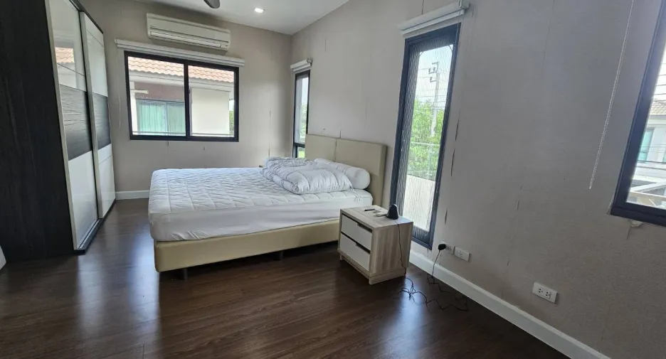 出售 3 卧室 独立屋 在 Bang Phli, Samut Prakan