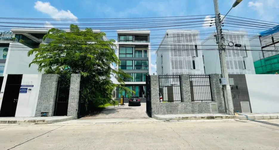 For sale 2 bedrooms house in Lat Phrao, Bangkok