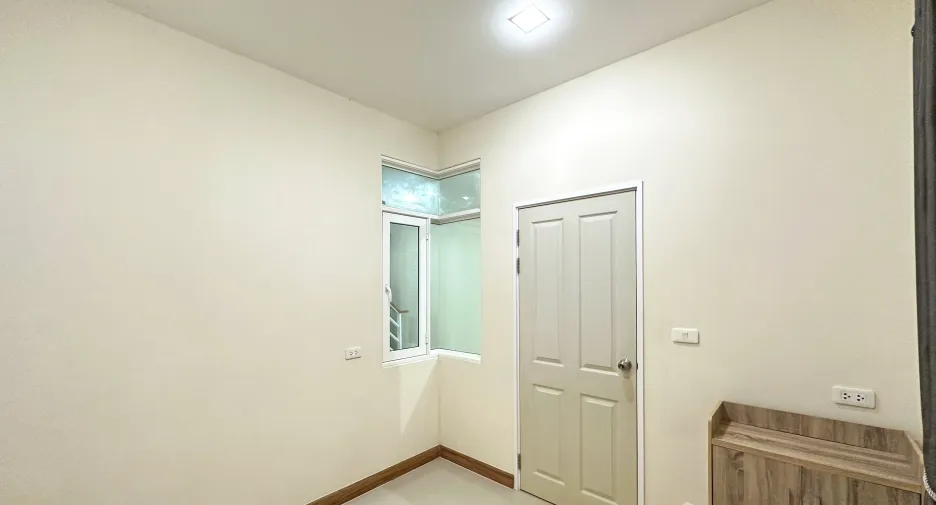 For sale 3 bedrooms townhouse in Bueng Kum, Bangkok