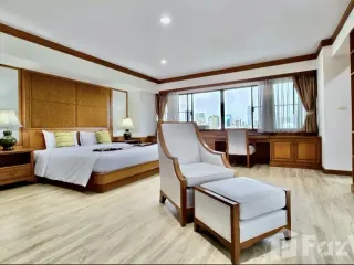 For rent 4 bedrooms apartment in Watthana, Bangkok