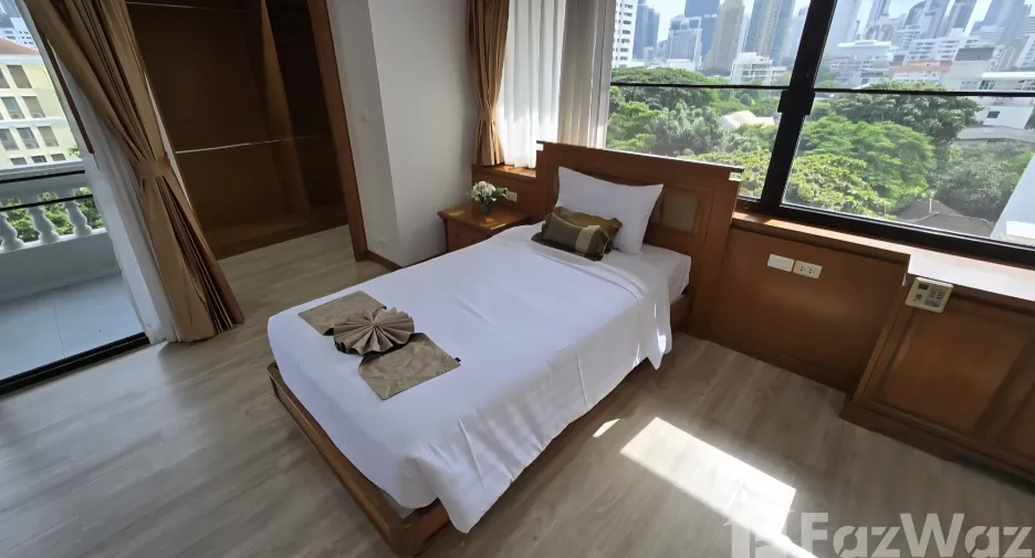 For rent 4 bedrooms apartment in Watthana, Bangkok