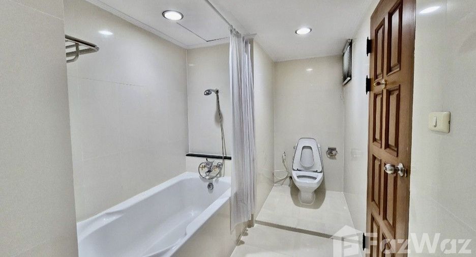 For rent 4 bedrooms apartment in Watthana, Bangkok