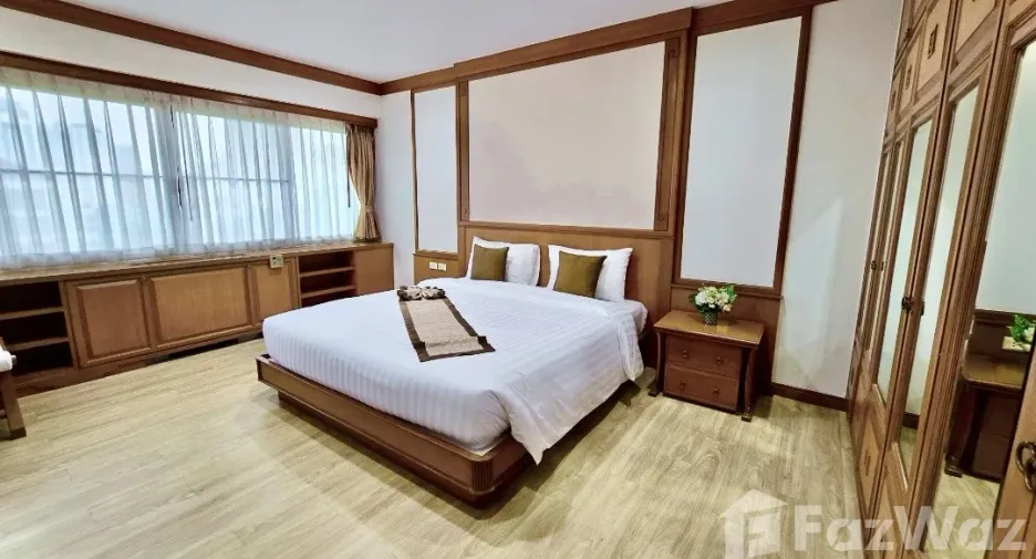 For rent 4 bedrooms apartment in Watthana, Bangkok