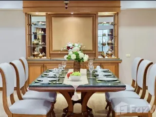 For rent 4 bedrooms apartment in Watthana, Bangkok