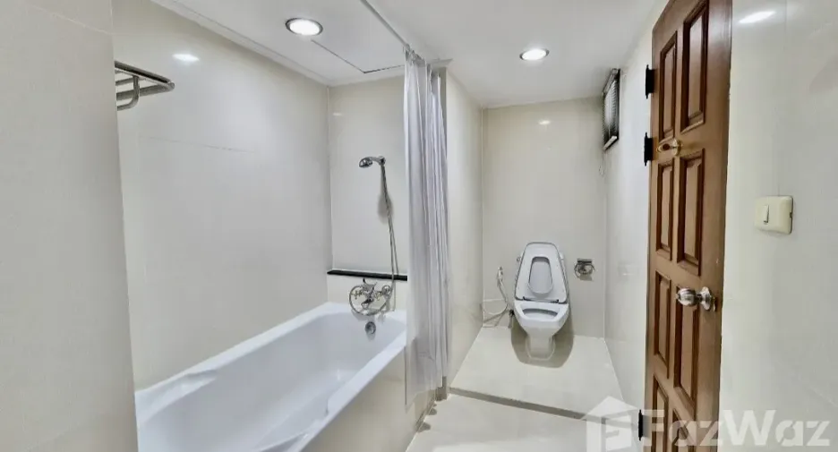 For rent 4 bedrooms apartment in Watthana, Bangkok