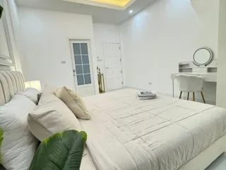 À vendre 2 chambres maison de ville à Bang Lamung, Chonburi