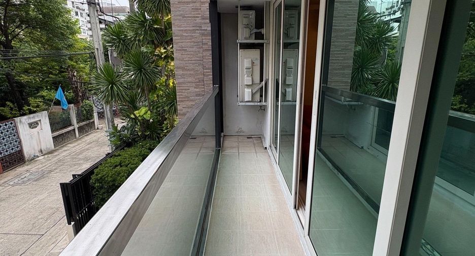 For rent 2 bedrooms apartment in Watthana, Bangkok