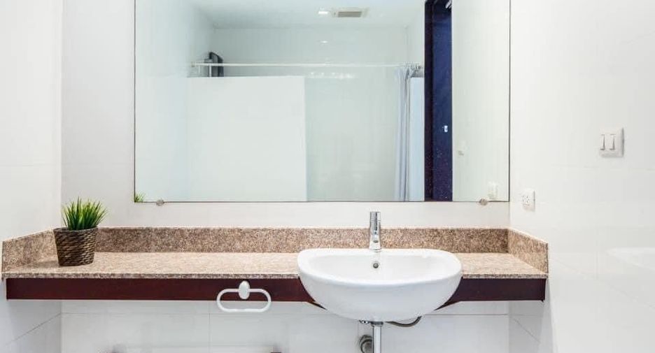 For rent 2 bedrooms apartment in Watthana, Bangkok